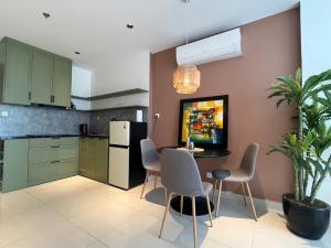 een keuken met een tafel, stoelen en een koelkast bij The Urban Origami S703 in Long Bình