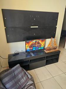 a flat screen tv sitting on top of a table at Casa completa proximo a FURG in Rio Grande