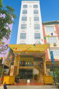 a building with a store in front of it at Thanh Tung Hotel in Ha Long