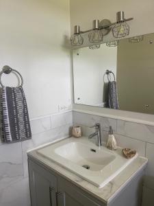 Koupelna v ubytování Pams Lodge Barbados + 17 fotografií