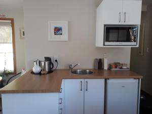 a kitchen with a sink and a counter top at Channel View Havelock in Havelock +7 photos