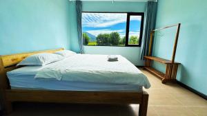 Ένα ή περισσότερα κρεβάτια σε δωμάτιο στο sokxay guesthouse