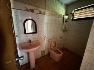 Koupelna v ubytování Loggal Oya Residencies