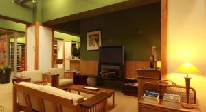 TV a/nebo společenská místnost v ubytování Okanoue Hotel Miyagawa