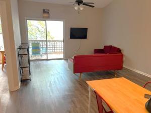 Et tv og/eller underholdning på Corporate Suite Top Floor Loft with Garden View