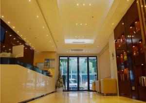 a lobby with yellow chairs and a large glass door at City Comfort Inn Zhanjiang Mazhang Pedestrian Street High-speed Railway West Station in Tchia-k'am