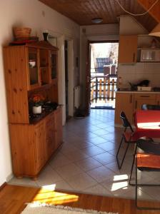 Kuchyň nebo kuchyňský kout v ubytování Sirály Apartman