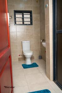 a bathroom with a toilet and a sink at K&M Luxury Apartments Solwezi in Solwezi