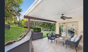 Zahrada ubytování Northern Beaches Family Home with Direct Park Access