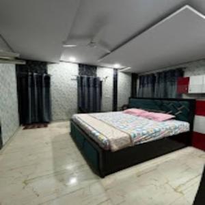 a bedroom with a bed in a room at Shri Radha Sharnam Dham in Mathura