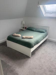 Postel nebo postele na pokoji v ubytování The Gateway to Birling Gap and Seven Sisters RB B LIVING