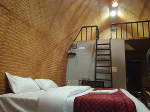 Postel nebo postele na pokoji v ubytování Bhramaram resort