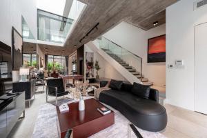 Billede fra billedgalleriet på Elegant 6BR Pool Villa in Thao Dien, D2 by Raymond i Ho Chi Minh City