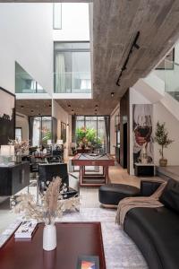 Billede fra billedgalleriet på Elegant 6BR Pool Villa in Thao Dien, D2 by Raymond i Ho Chi Minh City