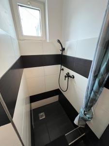 Koupelna v ubytování Centrum Apartman + 7 fotografií