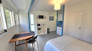 Μια τηλεόραση ή/και κέντρο ψυχαγωγίας στο Studio Lumineux 1pers