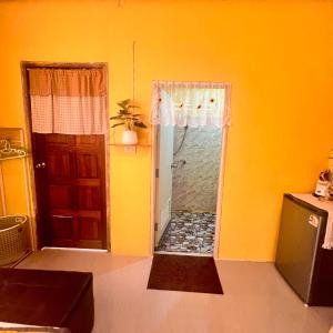 Fotografie z fotogalerie ubytování Lee Red House v destinaci Ban Lak Uan