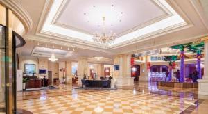 a large lobby with a chandelier and a large room at Country Garden Phoenix Hotel Huangshan in Huangshan +245 photos