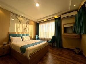 Postel nebo postele na pokoji v ubytování Gabry Grand Egyptian Museum and Pyramids Hotel + 62 fotografií