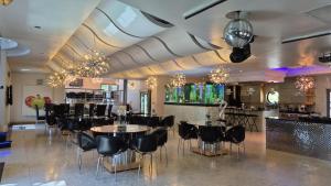 a restaurant with tables and chairs and a bar at Silva Villa in Bedfordview