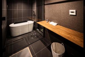 Koupelna v ubytování Blue BLACK + 19 fotografií