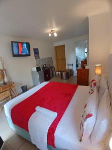 Ένα ή περισσότερα κρεβάτια σε δωμάτιο στο Neo & Ruks Guest Houses Boston Belleville