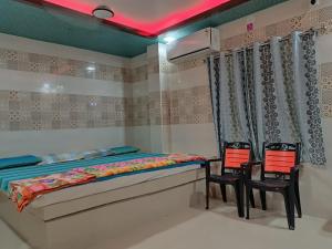 Postel nebo postele na pokoji v ubytování Sammruddhi Groups Budget + 2 fotografie