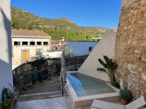 Nespecifikovaný výhled na hory nebo výhled na hory při pohledu z prázdninového domu