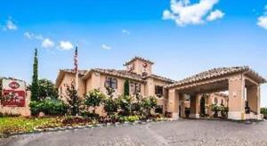 a large house with a driveway in front of it at Best Western Plus Circle Inn in Enterprise