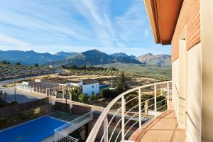 a balcony with a view of the mountains at La pincelada de Mágina in Bedmar