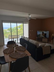 Χώρος καθιστικού στο Peace Wood