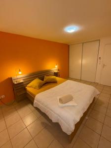 Ένα ή περισσότερα κρεβάτια σε δωμάτιο στο Peace Wood +17 φωτογραφίες