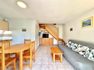 a living room with a couch and a table at Domaine Soleil & Vignes, 4 pers Piscine à Calvisson in Calvisson