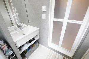 Koupelna v ubytování インテグラル大手町 203 + 37 fotografií