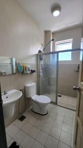 Ένα μπάνιο στο sunset homestay marina island