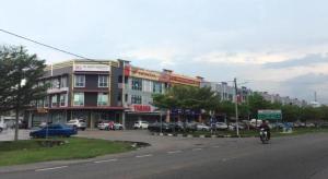 BenutにあるBENUTHOMESTAYの自転車に乗る者 +14枚の写真