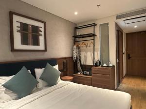 Ένα ή περισσότερα κρεβάτια σε δωμάτιο στο Tes Haus Phu Yen