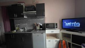 Η κουζίνα ή μικρή κουζίνα στο Le jas