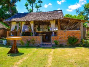 a small house with a straw roof at Le Relais de Djangoa in Djangoa