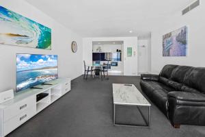 Телевизор и/или развлекательный центр в Circle on Cavill - Hosted by Coastal Letting Co.