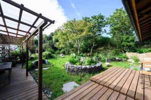 Сад в cofunia - Five Elements Retreat on the Yamanobe Trail