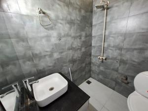 Ванная комната в Private Suite - Park Towers F-10 Markaz