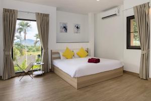 Кровать или кровати в номере Villa Hillside 2-story-3BR-Private Pool near Big Buddha +28 фотографий