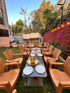 Fotografie z fotogalerie ubytování Amy Villa Lonavala - 5bhk- 5 mins from lonavala station with private swimming pool v destinaci Lonavala