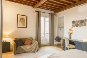 a bedroom with a bed and a desk and a chair at Maunoury Citybreak in Chartres