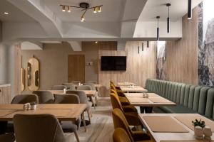 Μια τηλεόραση ή/και κέντρο ψυχαγωγίας στο Hotel Epica +26 φωτογραφίες