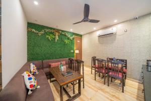 Perfectstayz Premium at Harkipauri Road - Ganga view rooftop cafe photo 4
