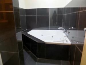 Koupelna v ubytování Blue Rose Home, Central Nadi, Martintar + 7 fotografií