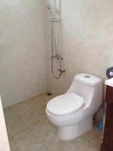 a bathroom with a toilet and a shower at JS HOUSE Singha Park Chiang Rai in Ban Mae Kon