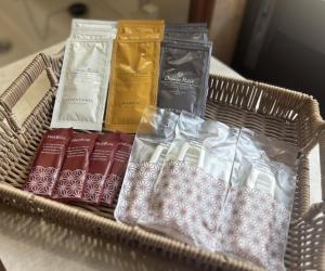 a basket filled with differentiatesiatesiatesiatesiatesktop at P-Stay宮島中西町 in Hatsukaichi +12 photos